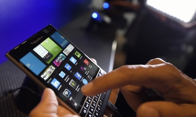 Explore o BlackBerry Passport em modelos especiais na cor branca