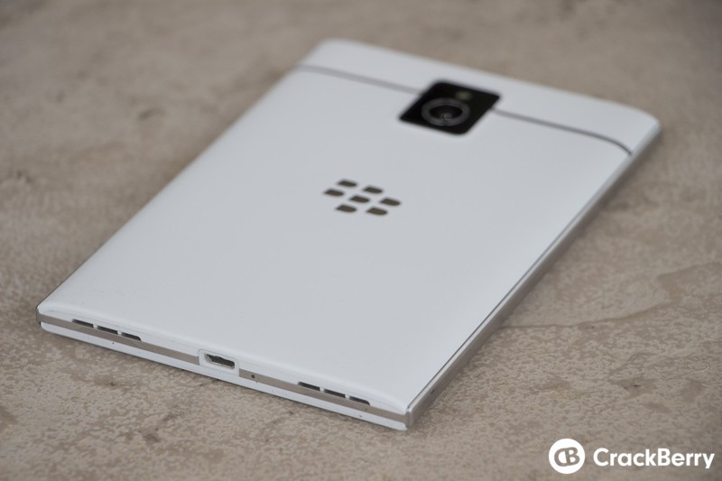 Explore o BlackBerry Passport em modelos especiais na cor branca