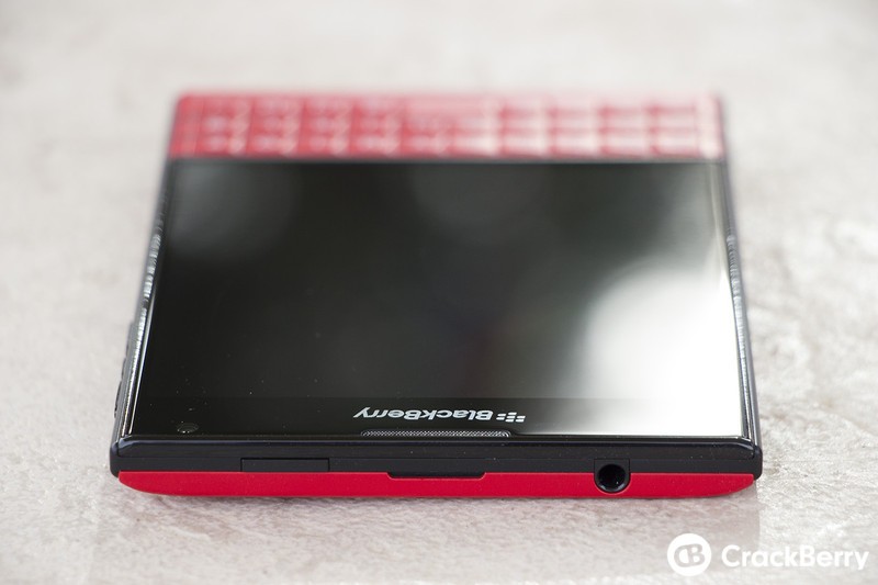 Explore o BlackBerry Passport em modelos especiais na cor branca