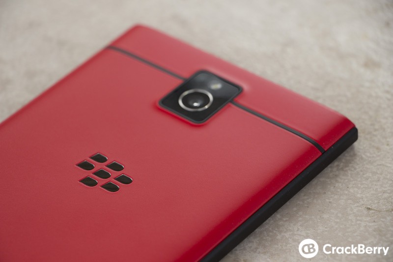 Explore o BlackBerry Passport em modelos especiais na cor branca