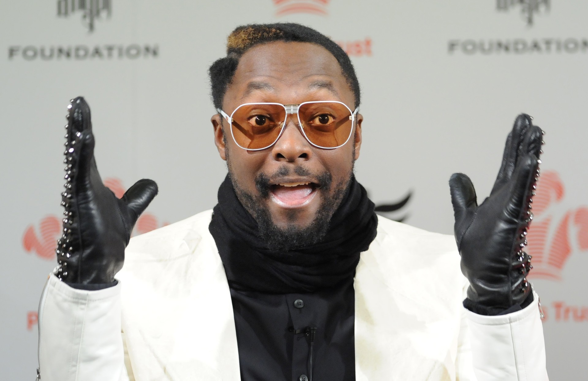 Rapper Will.i.am lança nova smartband produzida em parceria com a