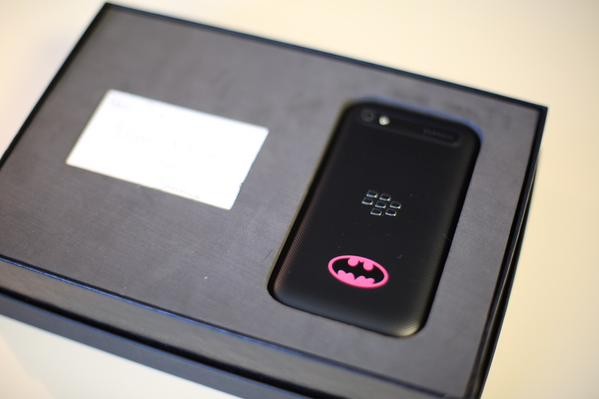 BlackBerry Classic 'edição Batman' é presente de Chen ao CEO da T