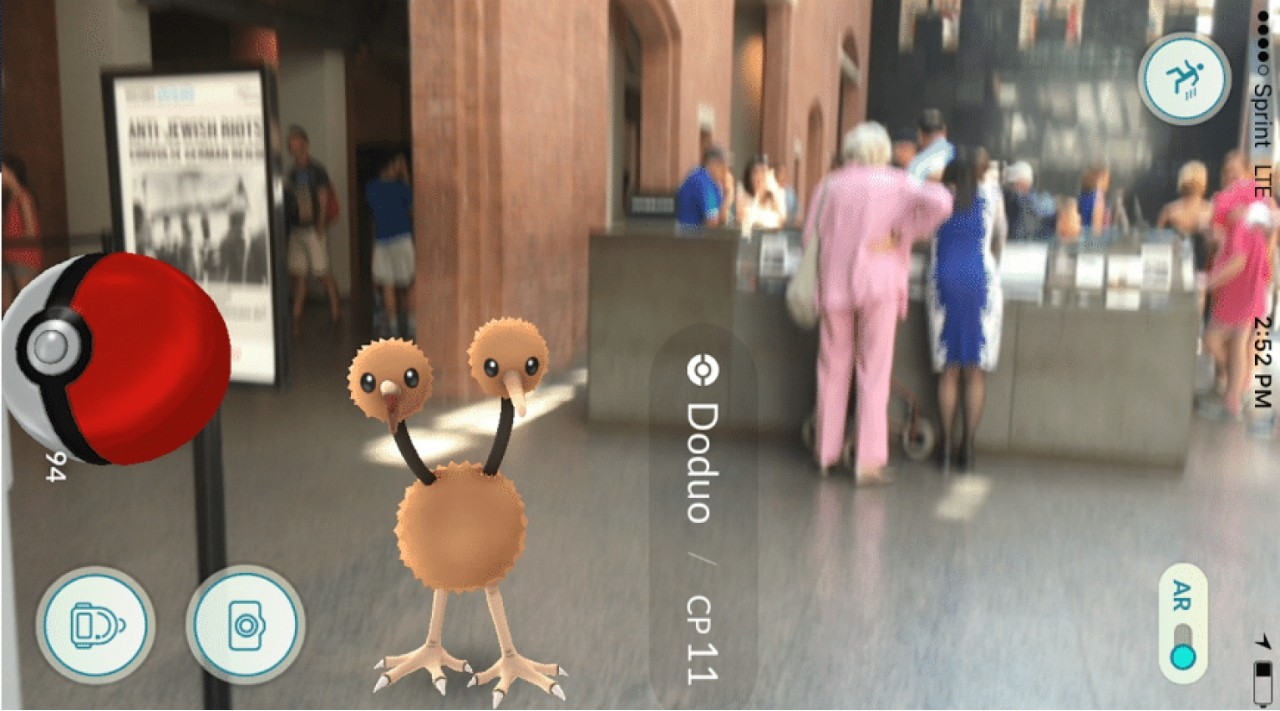 Pokémon GO em todo lugar: lutador de WWE captura Pidgey durante