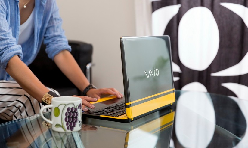 Vaio lança notebook C15, modelo de entrada com design colorido e