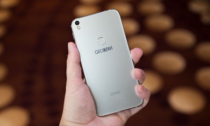 Vem para o Brasil? Alcatel SHINE LITE é um aparelho com design top