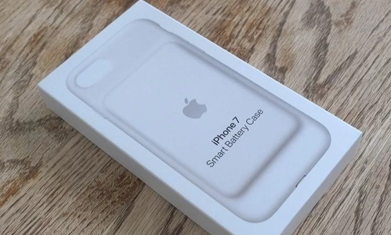 Mais bateria, mesmo design: Apple Smart Battery Case para iPhone 7