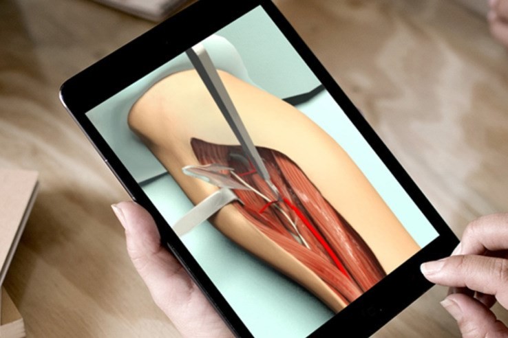 App Touch Surgery é um simulador que ajuda a treinar médicos para