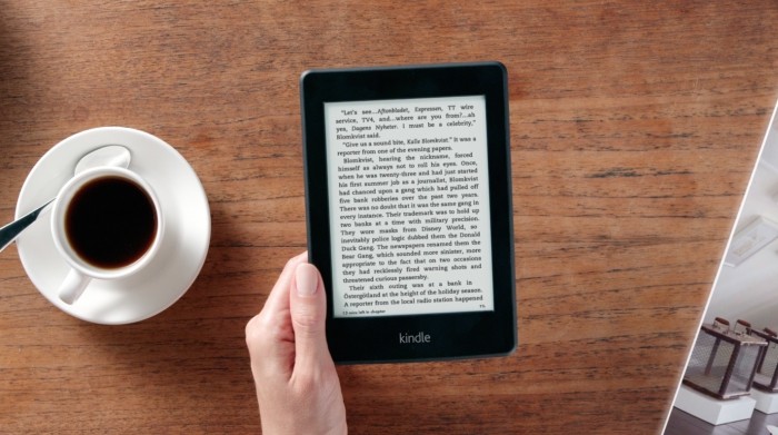 oferece Kindle básico e PaperWhite com R$ 100 de desconto