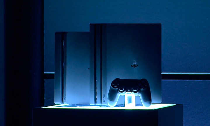 PS4 Pro vem para o Brasil apenas com pacote básico e ainda não tem preço