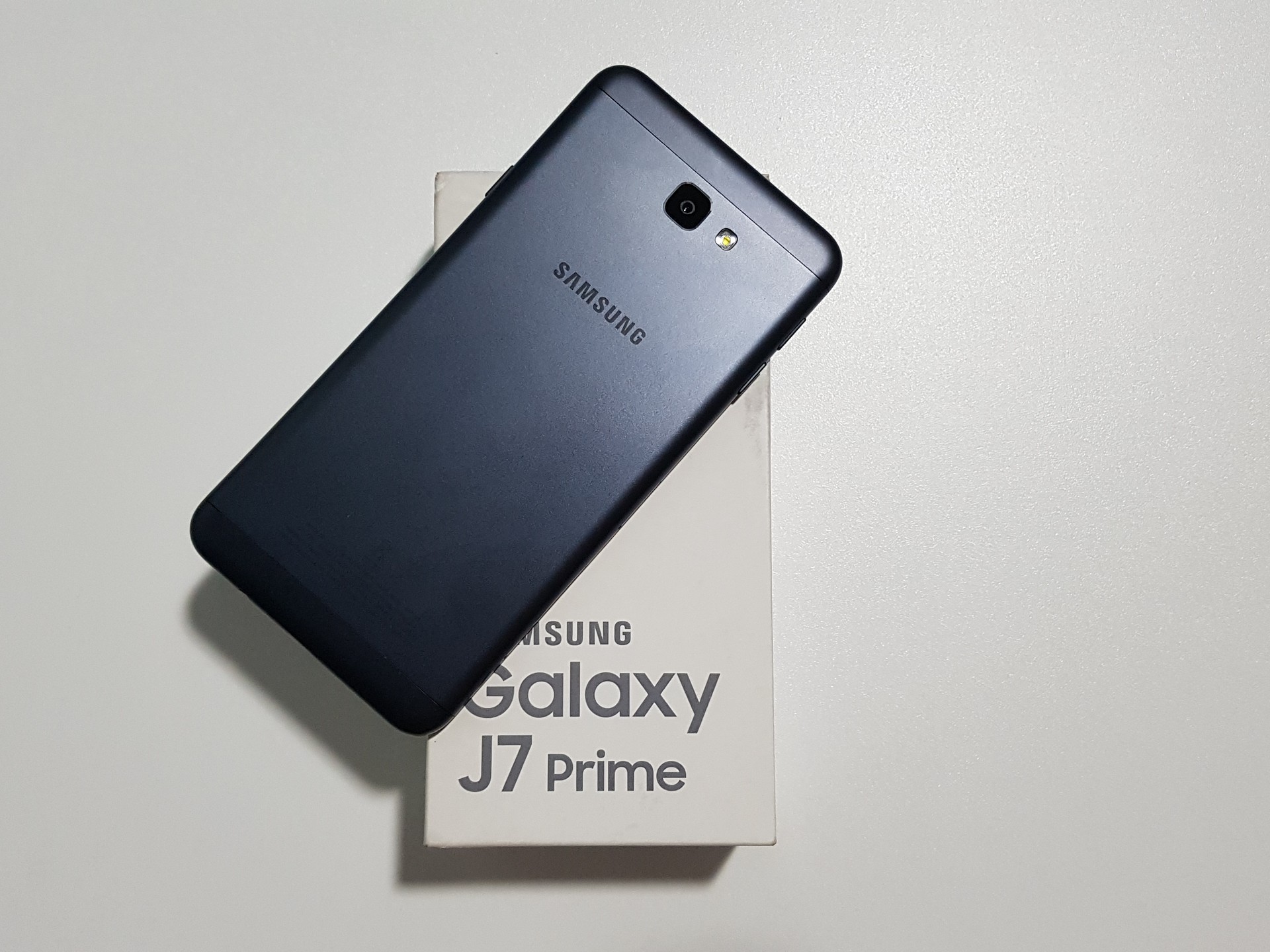 Unboxing e primeiras impressões do Galaxy J7 Prime | Vídeo do TudoCelular -  