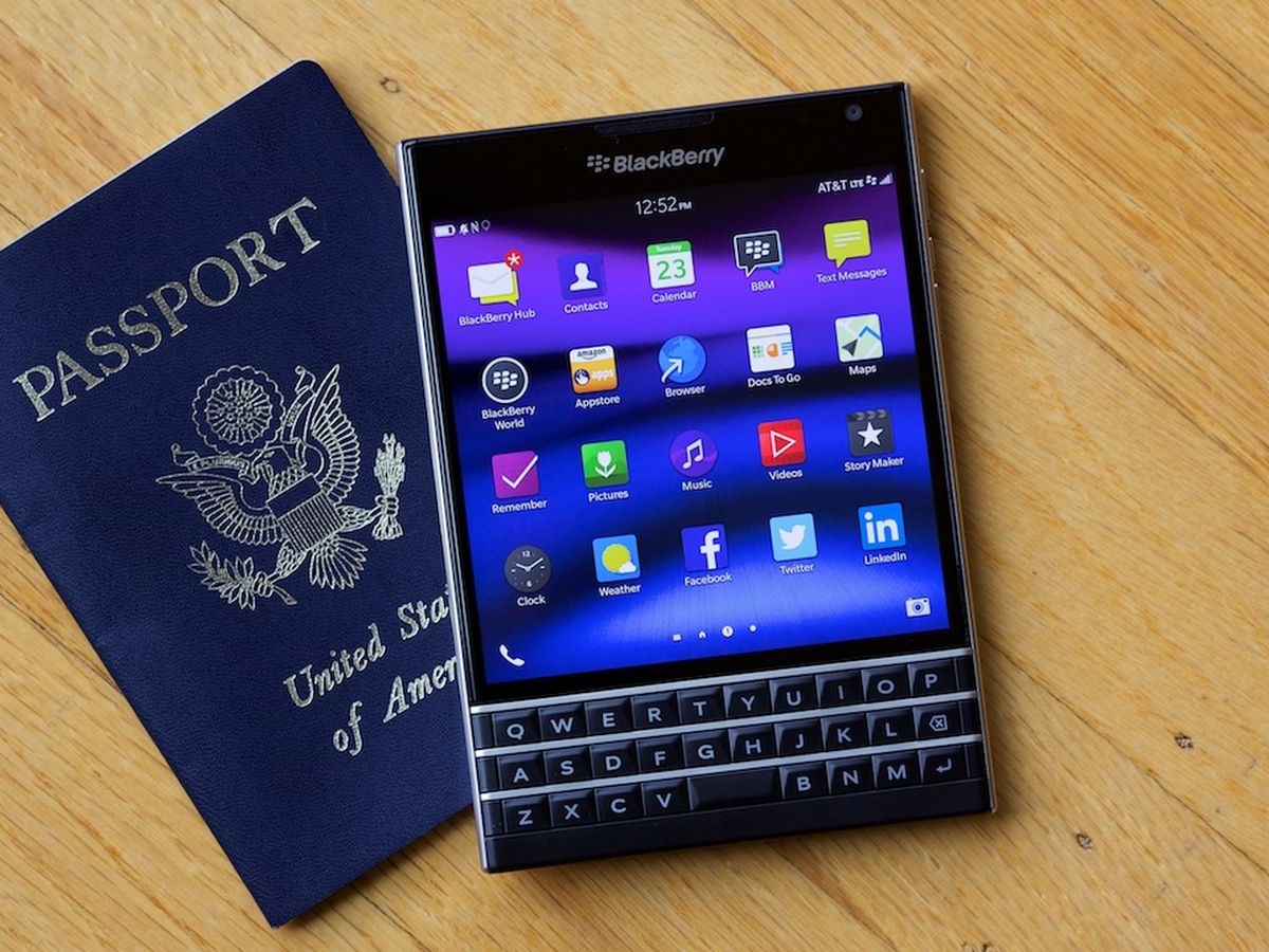 Hora de importar! BlackBerry Passport fica ainda mais barato no