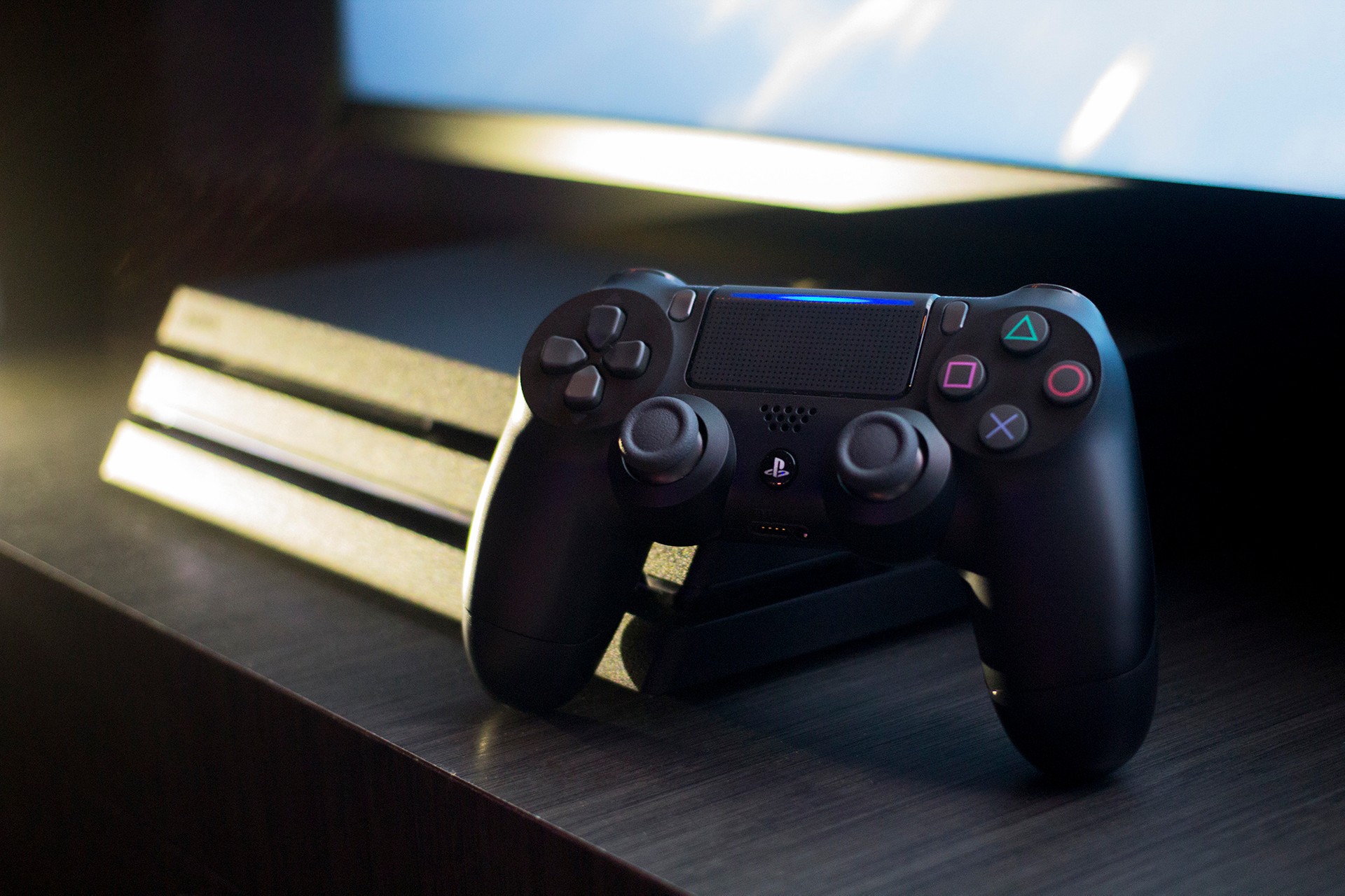 Playstation 4 Pro ganha data (e preço) oficial de lançamento no Brasil –  Tecnoblog