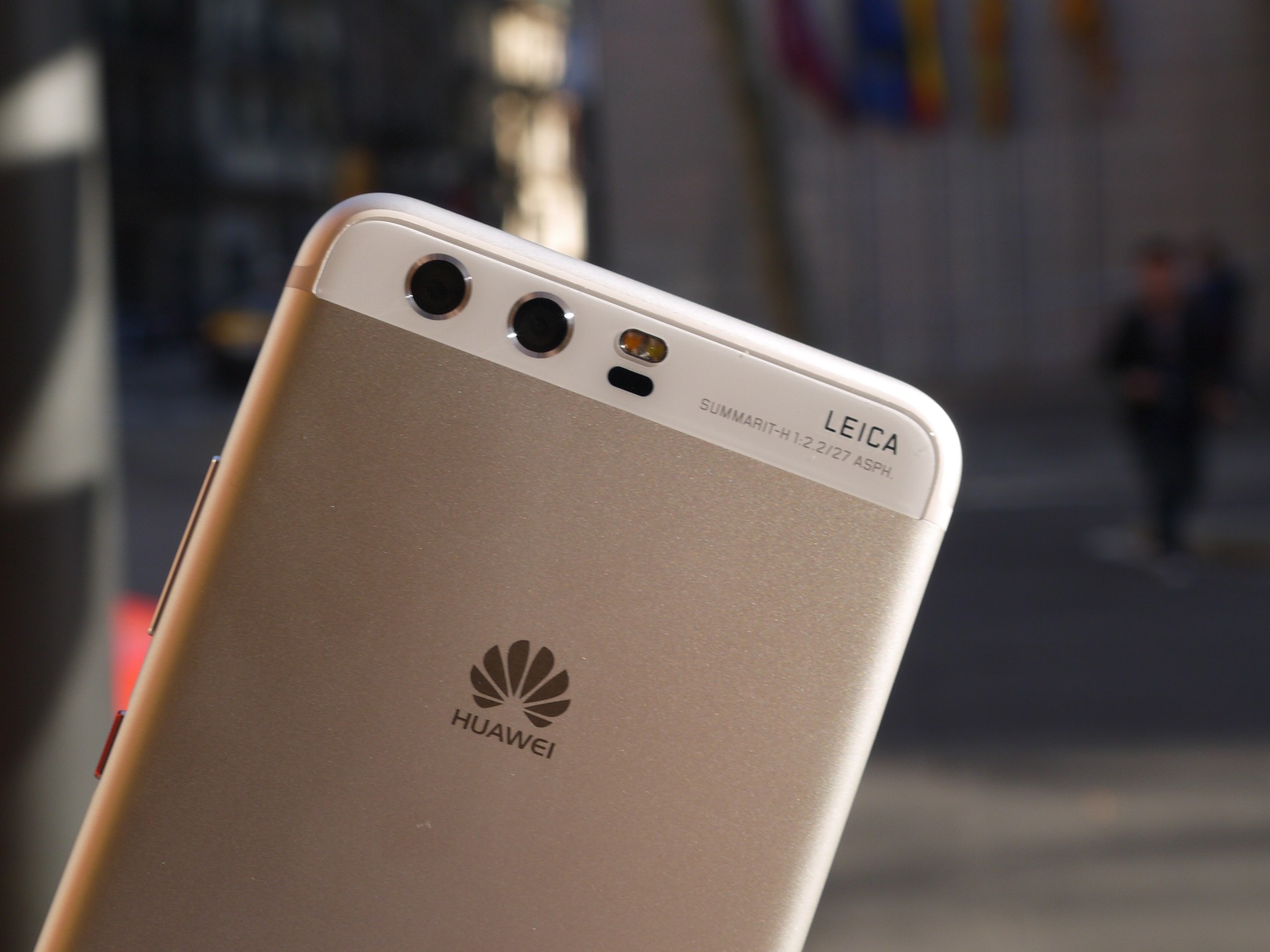 Huawei P10 Plus com 6 GB de RAM tem vendas iniciadas no Reino
