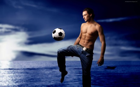 Baixe o papel de parede do Sexy football player para seu celular e