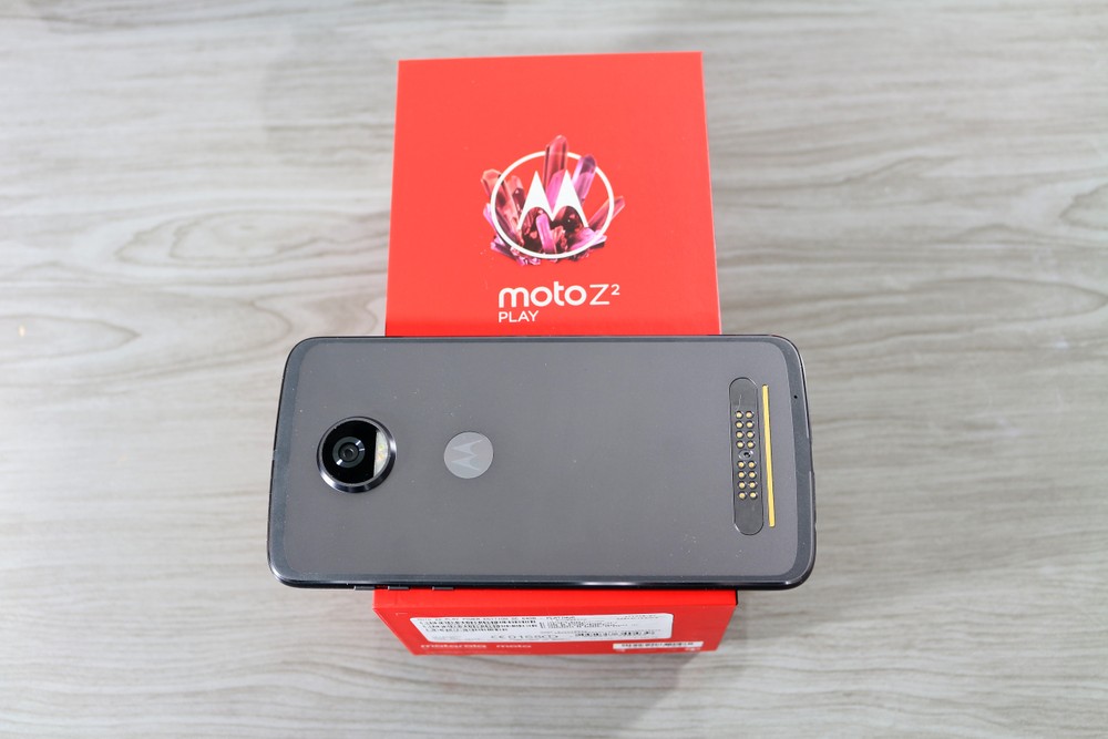 Moto Z2 Play Unboxing!