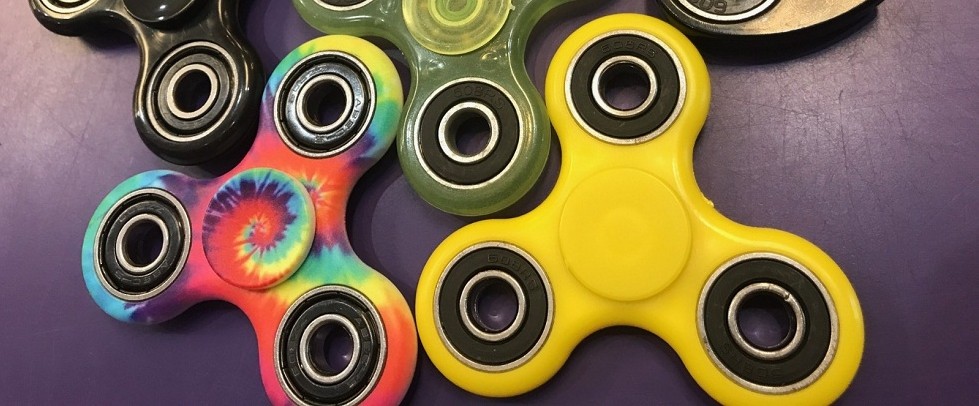 MiniMundos Jogo - A nova moda internacional, o Fidget Spinner é um