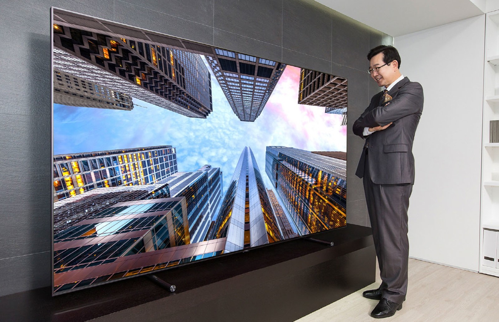 Nova TV QLED da Samsung tem 88 polegadas, resolução 4K e preço