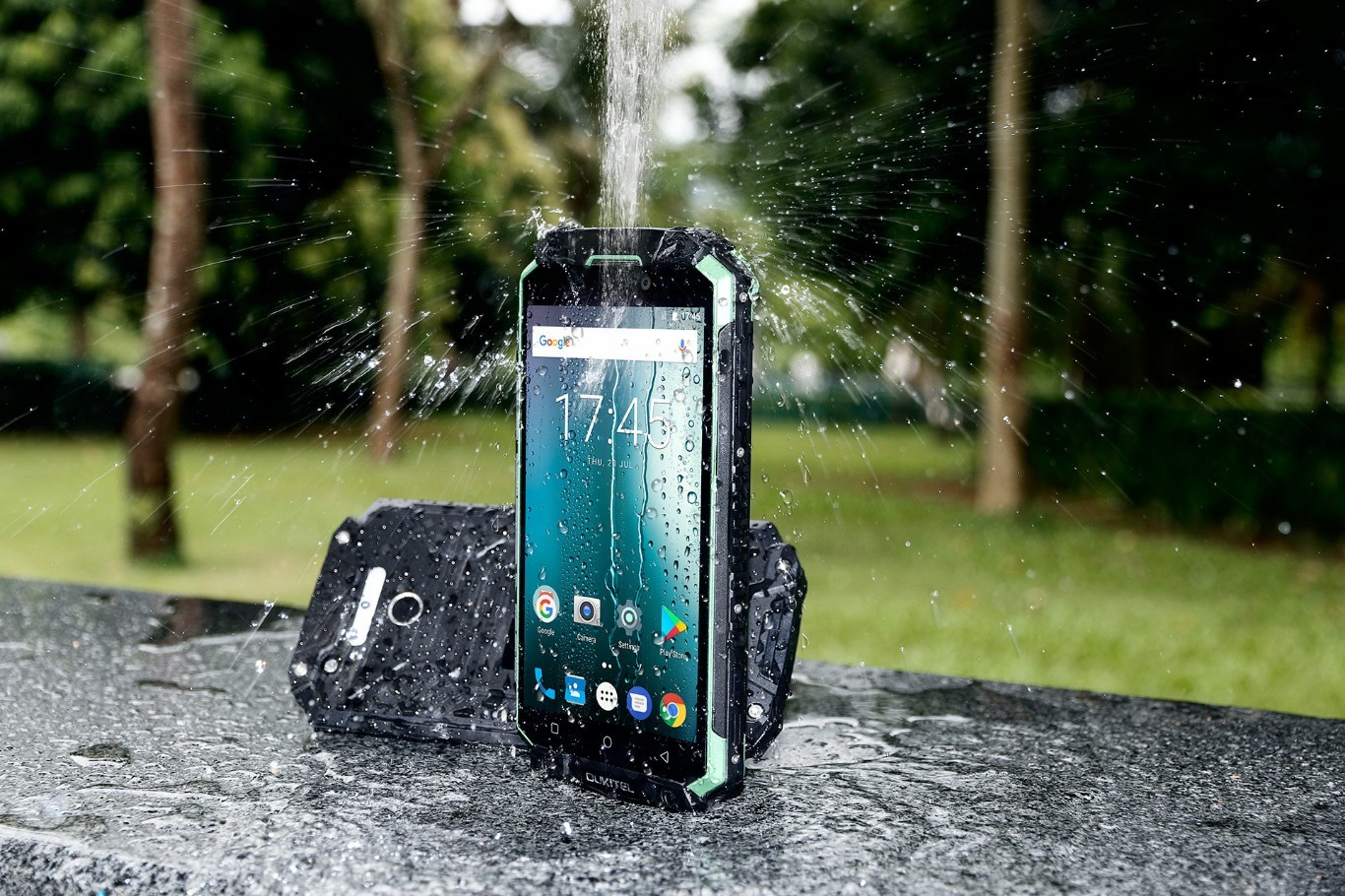 Oukitel K10000 Max passa por mais testes de tortura ao ser jogado
