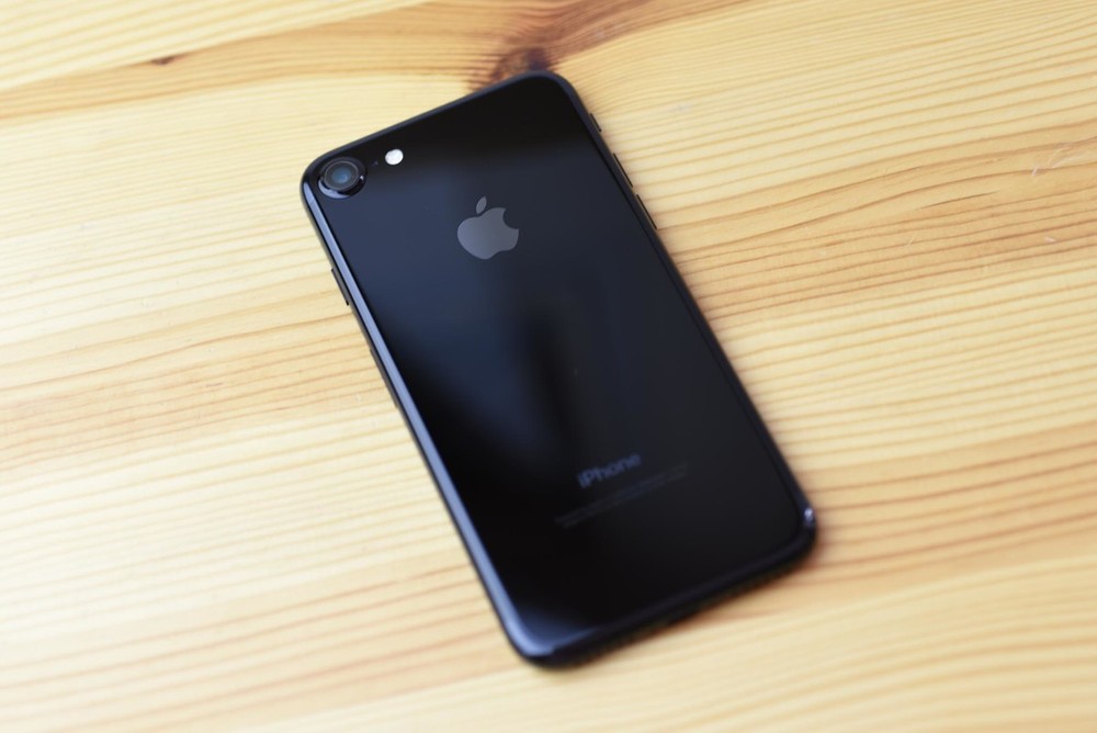 Antes raro, iPhone 7 Jet Black fica mais barato após novos iPhones 