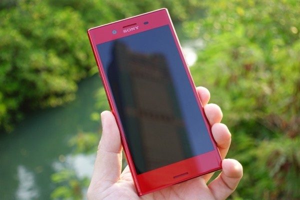Vejas as primeiras fotos reais do Xperia XZ Premium vermelho