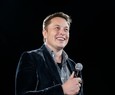 Após Branson e Jeff Bezos, Elon Musk viajará ao espaço com empresa rival da SpaceX em 2022