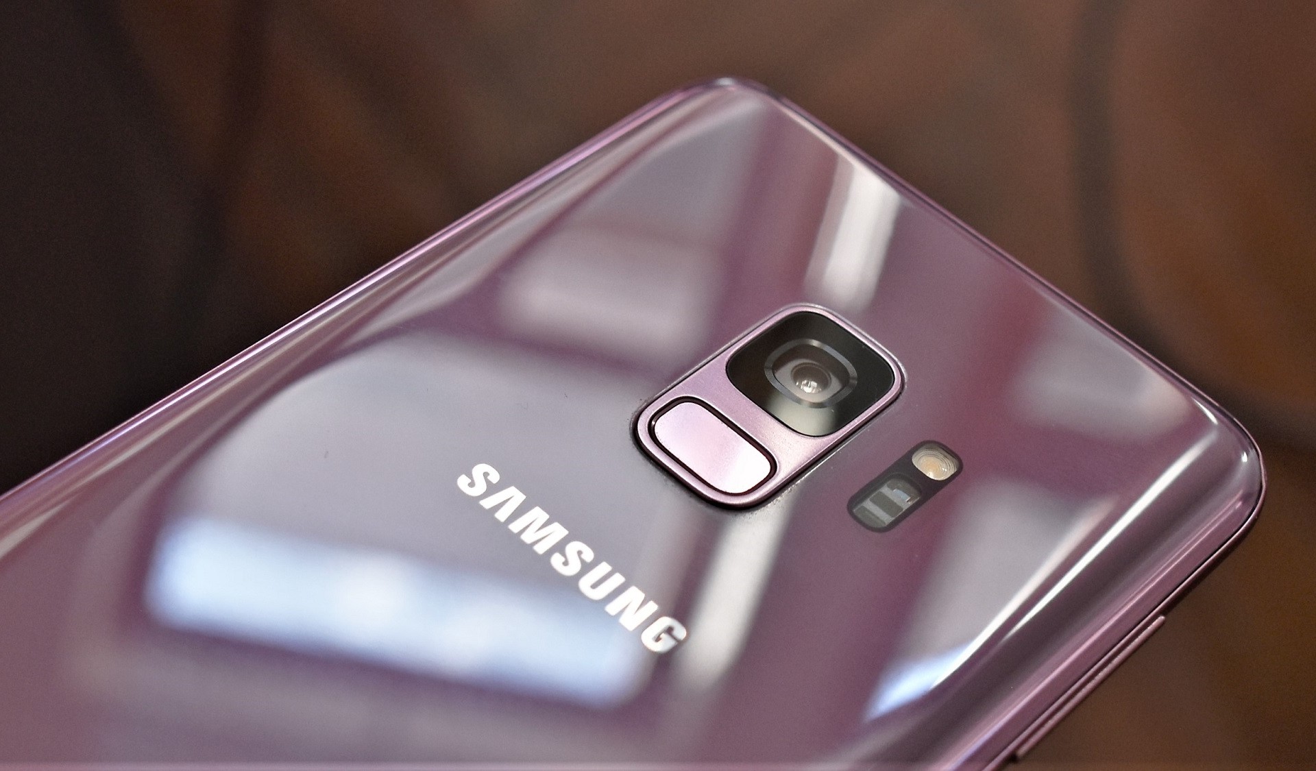 Samsung Galaxy J8 e J8 Plus brasileiros têm baterias reveladas pela Anatel  