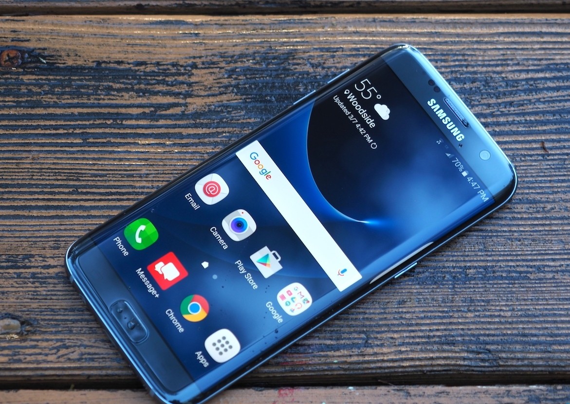 Galaxy S7 Edge, C7 Pro e A8 Plus recebem a atualização de março da Samsung