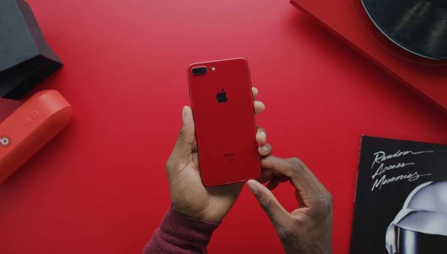 Achou bonito? Confira o unboxing do novo iPhone 8 Plus vermelho