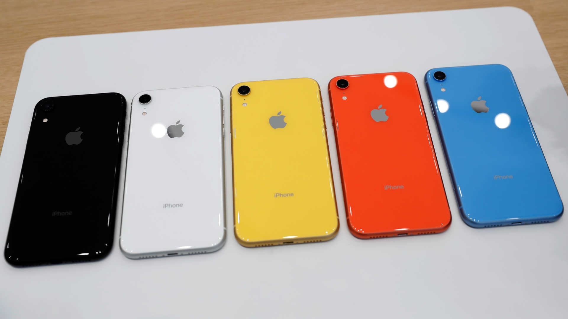 iPhone XR ② Passou o Pixel 2! iPhone XR é o smartphone de câmera única com a