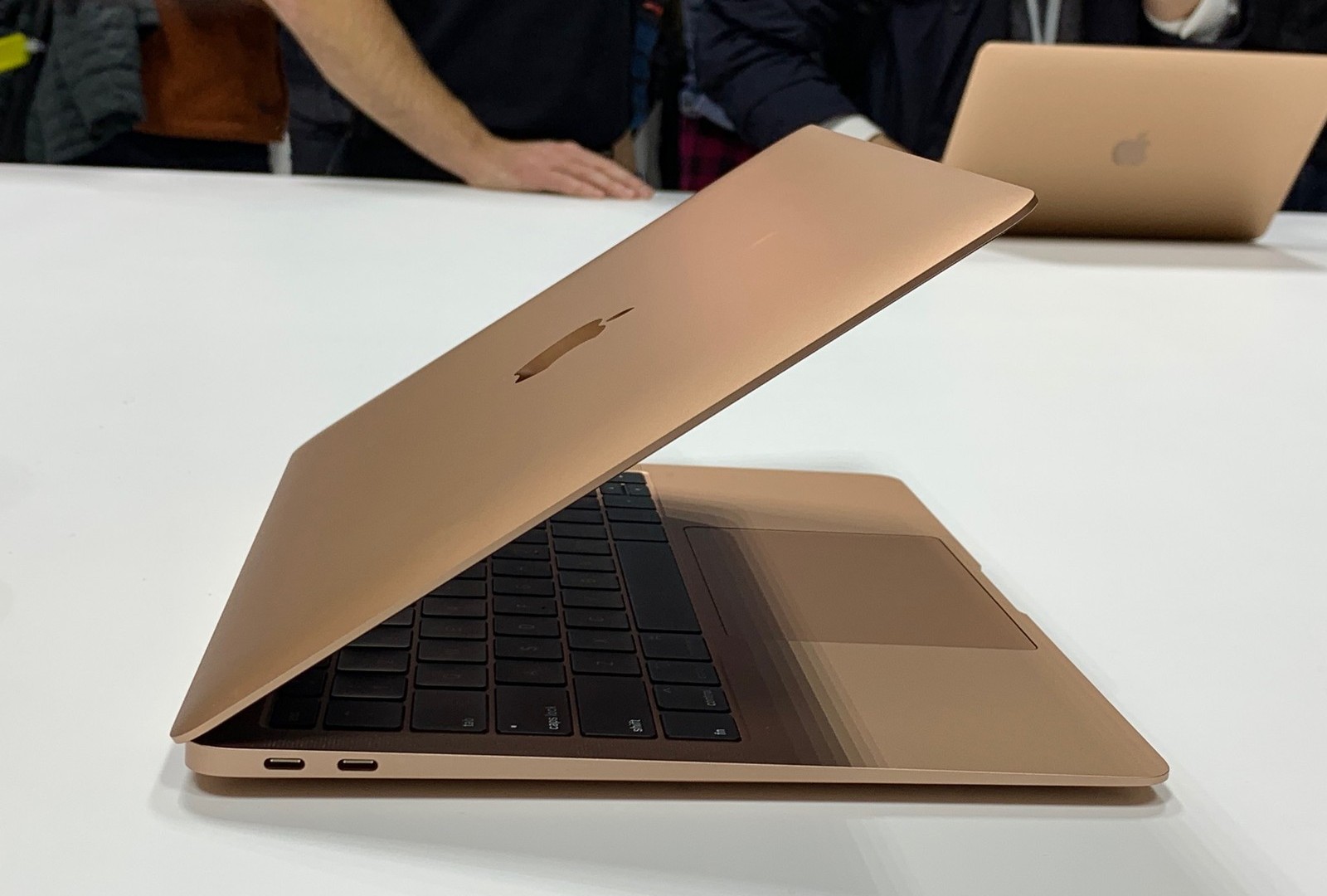 Macbook Air 2018 ゴールド Leveza à segunda vista com o novo MacBook Air - Apple (BR)