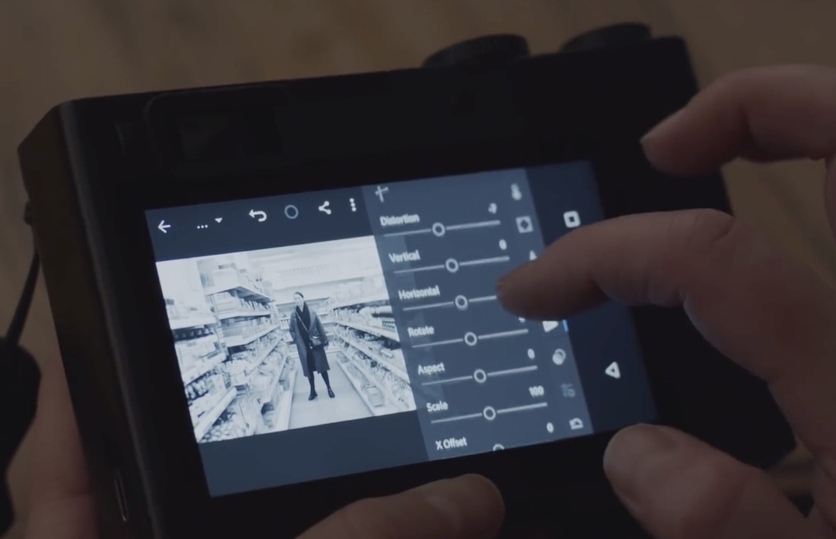 Zeiss ZX1: câmera compacta com Adobe Lightroom entra em pré-venda