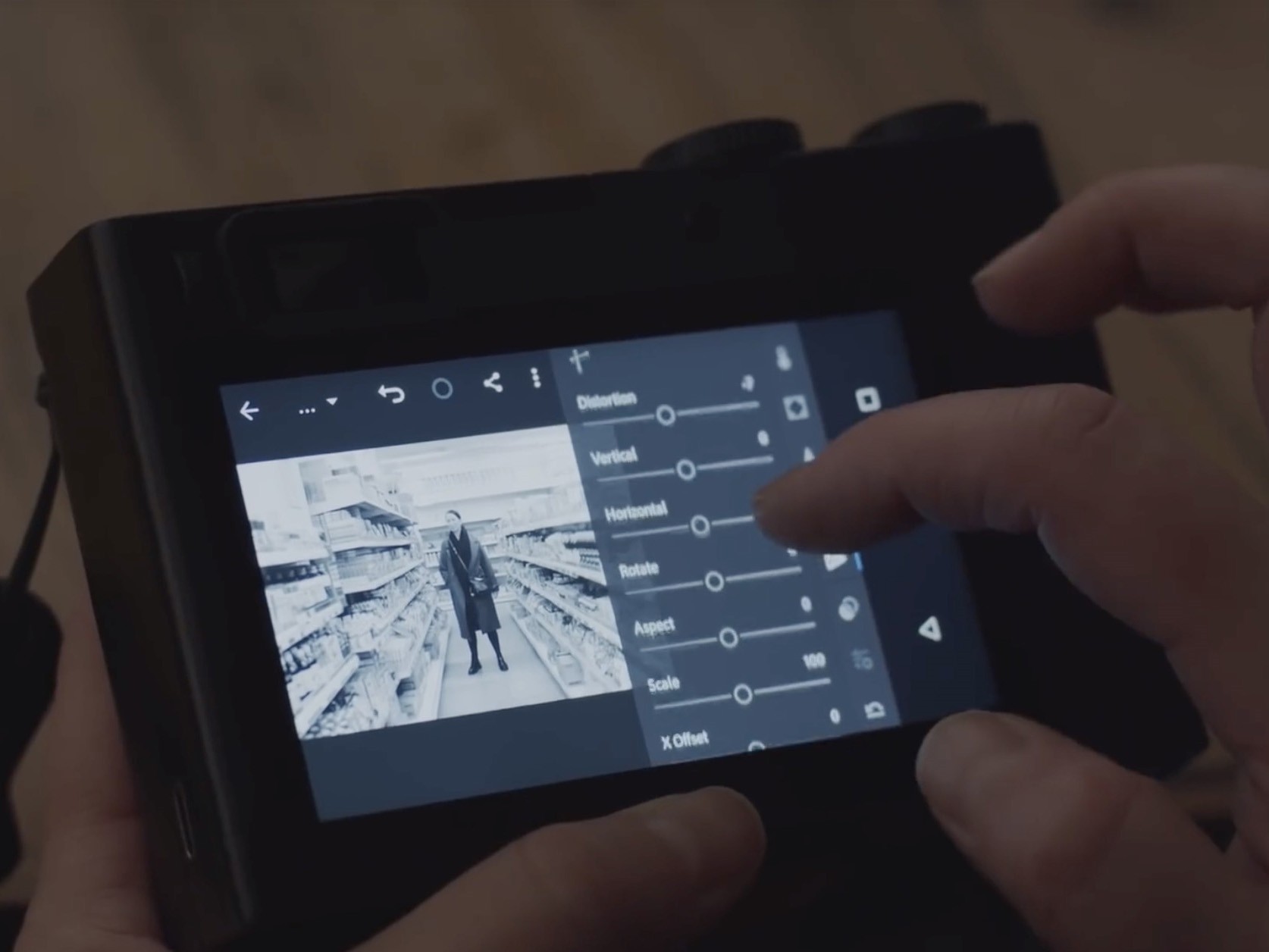 Zeiss ZX1: câmera compacta com Adobe Lightroom entra em pré-venda