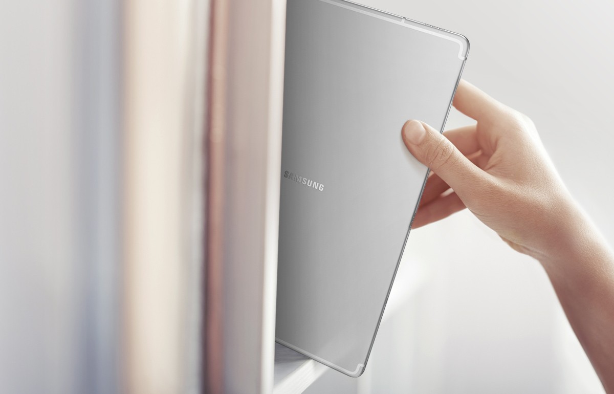 Samsung lança vídeo promocional do Galaxy S5e valorizando seu