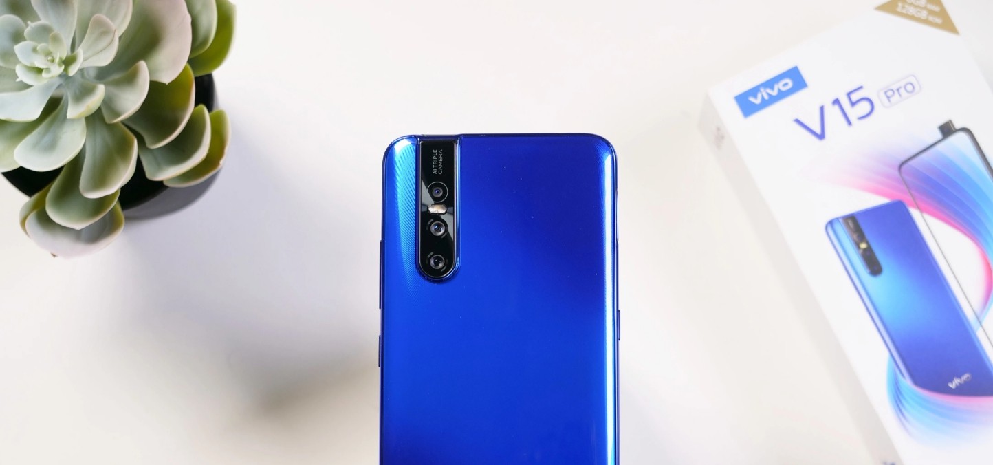 Vivo V15 Pro é anunciado com câmera retrátil de 32 MP, tela sem