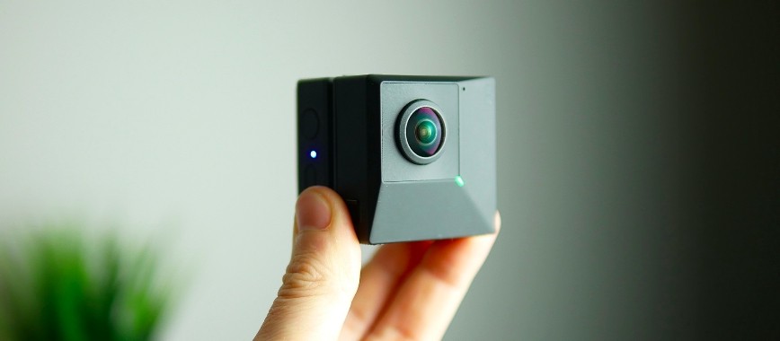 Câmera dobrável Insta360 EVO estreia prometendo fotos e vídeos 3D
