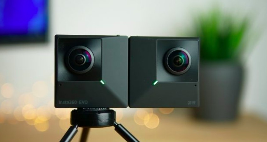 Câmera dobrável Insta360 EVO estreia prometendo fotos e vídeos 3D