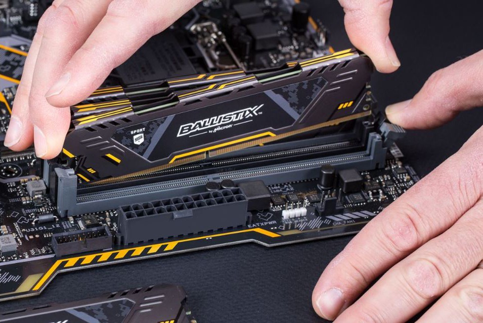 Recorde mundial! Memória Crucial Ballistix Max DDR4 é levada a