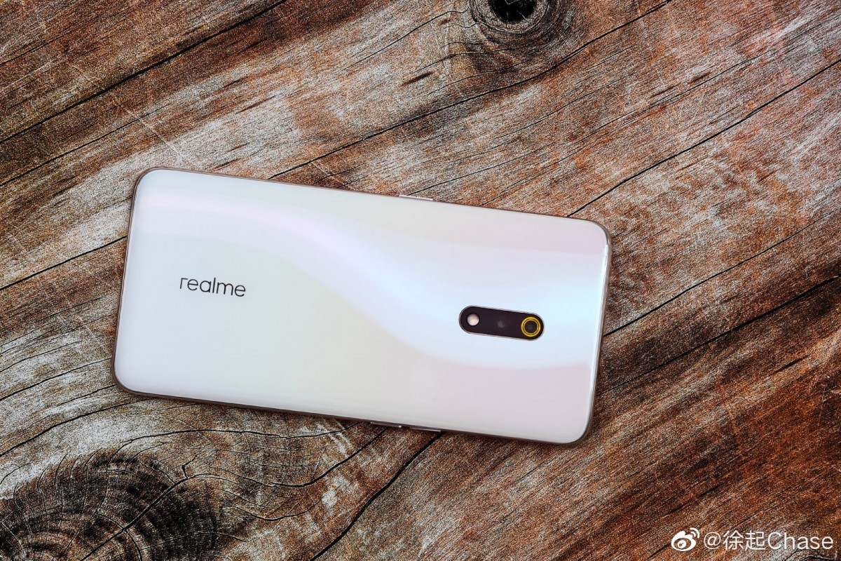 Realme Xt Surge Em Imagens Com Snapdragon 712 E Câmera De 64 Mp 2196