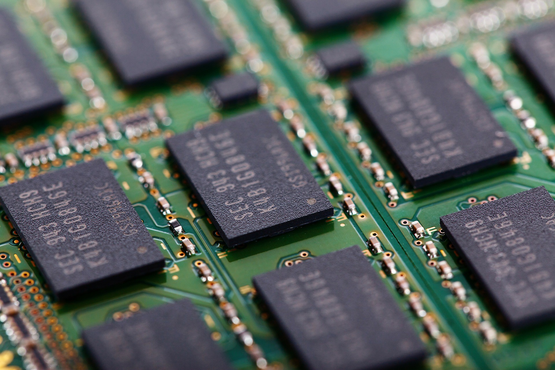 Preços de memórias DRAM para PC, servidores e GPUs
