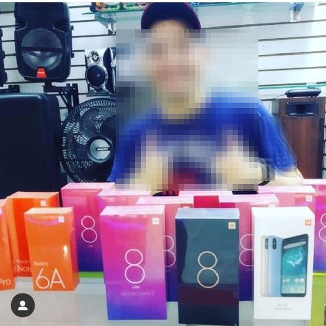 Xiaomi Brasil doa celular para ex-moradora de rua aprovada na