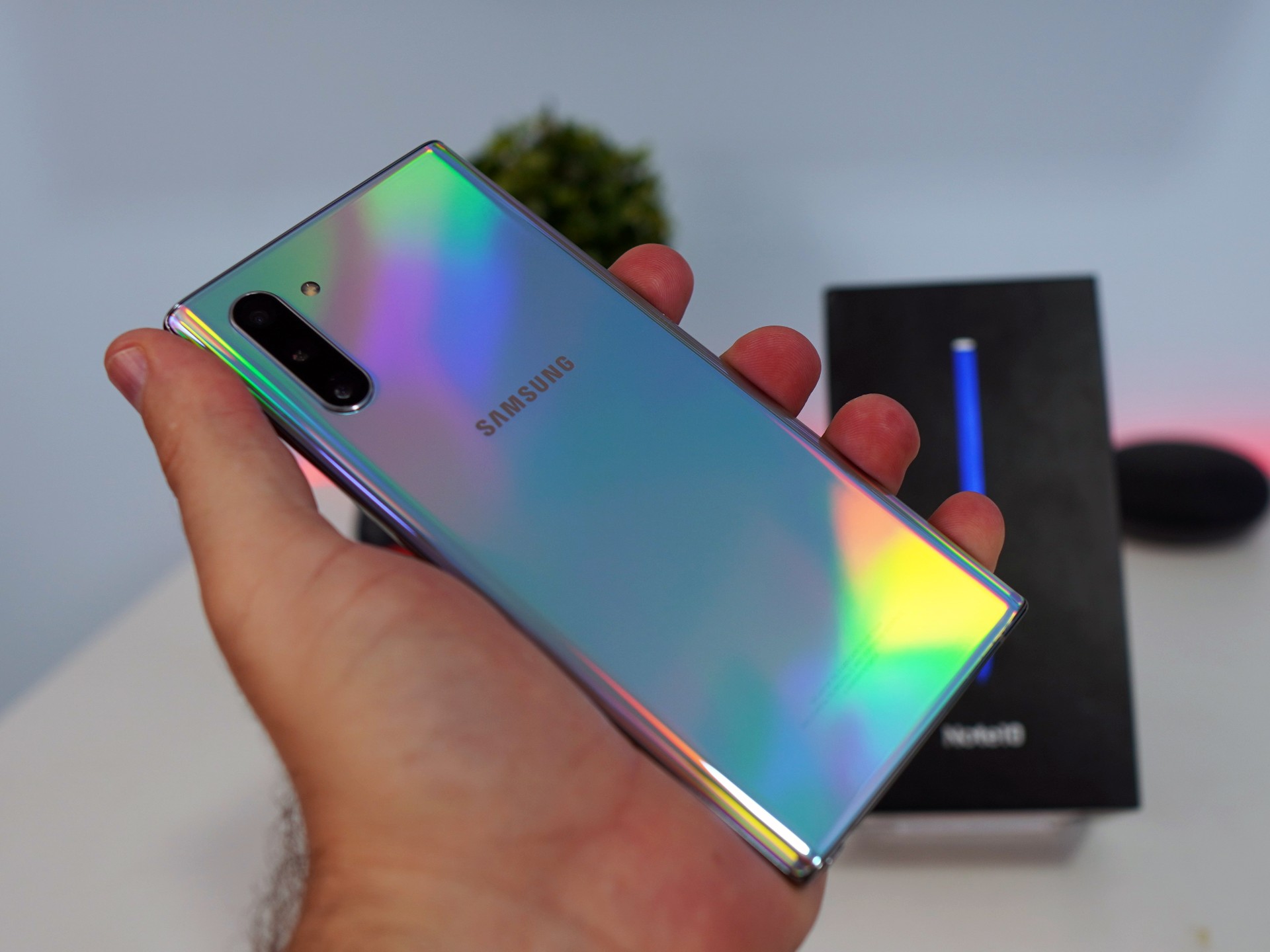 Galaxy Note 10 recebe atualização com pacote de segurança de