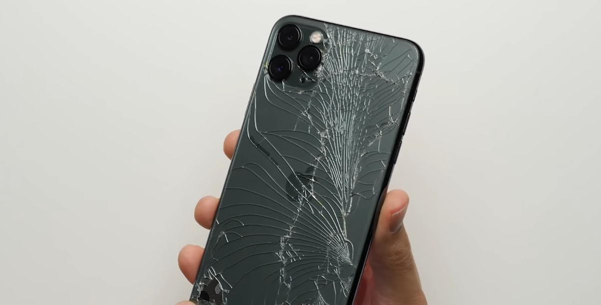 Разбитый 13 айфон