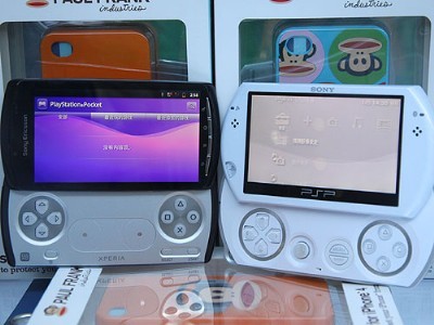 Sony Xperia Play VS PSP GO 2018 !!!! 