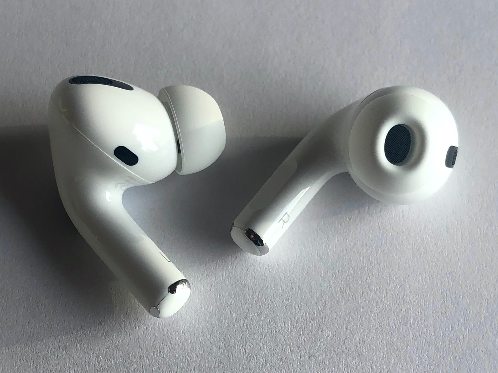 Primeiros AirPods Pro fabricados no Vietnã vazam em fotos