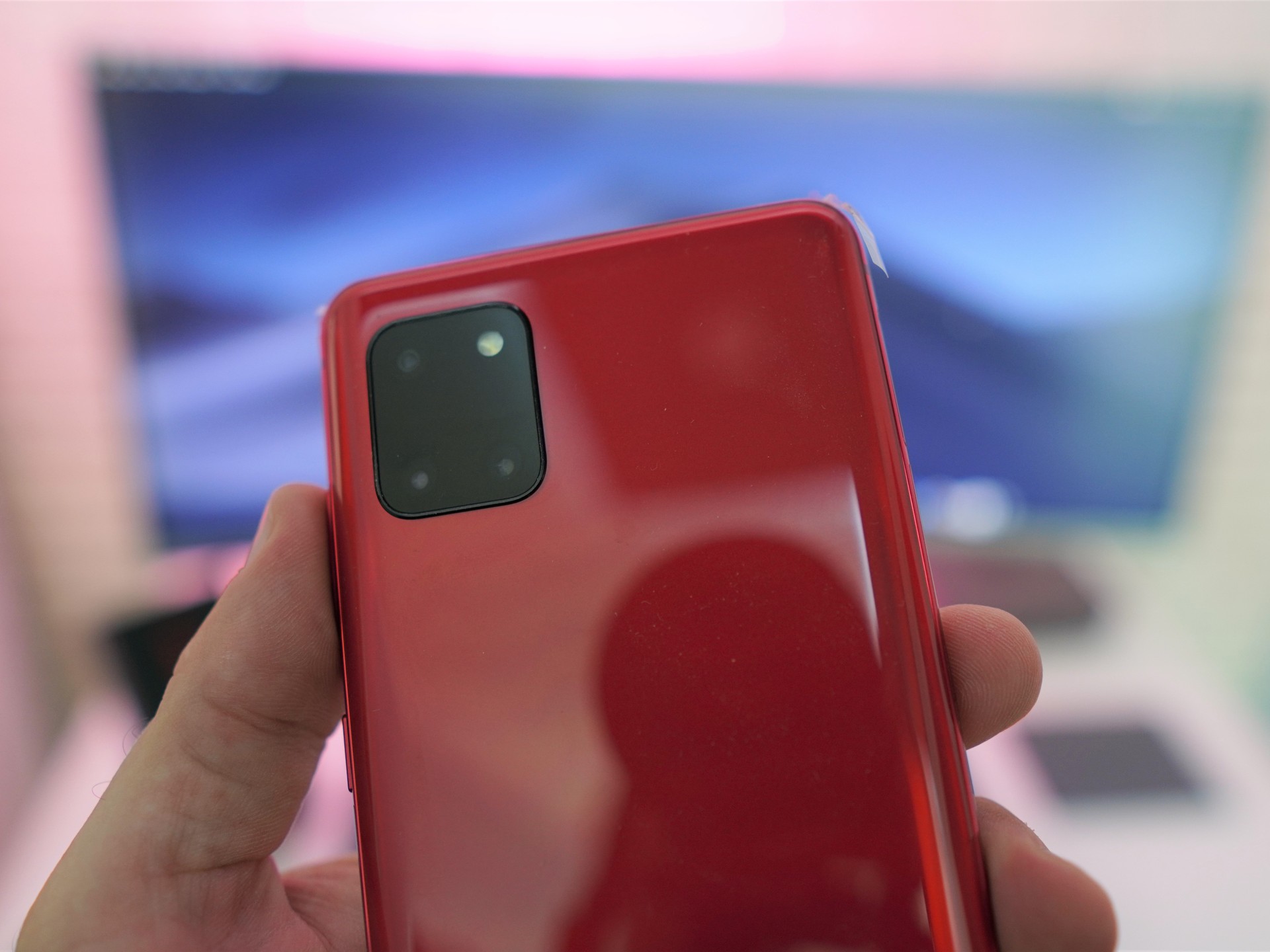 E no Brasil? Galaxy Note 10 vermelho e rosa estão disponíveis pra compra  nos EUA 