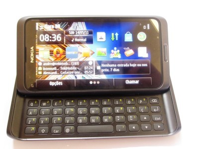 Nokia E7 -00 スマートフォン 本体 Em mãos com o Nokia E7 - Tudocelular.com