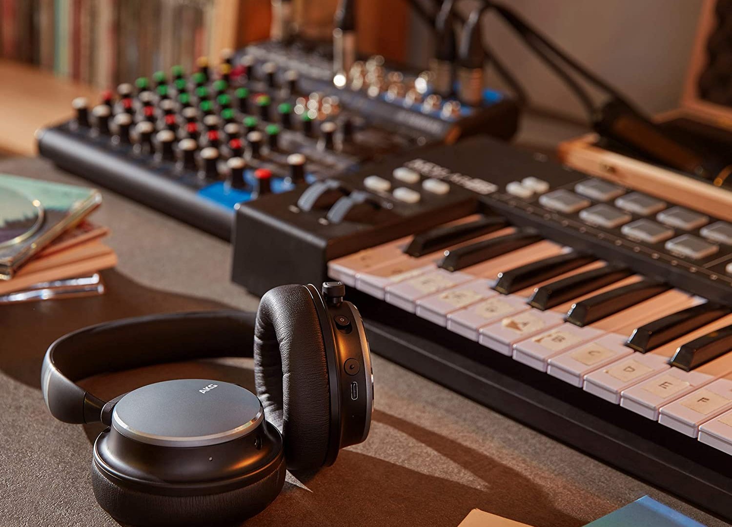 AKG Y600NC é novo fone over-ear da marca com cancelamento ativo de