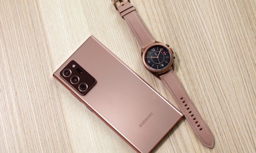 Relógios inteligentes da Samsung recebem integração com iPhones