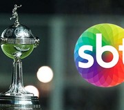 Streaming de canal de tv do estádio de futebol pronto para uma partida de  futebol