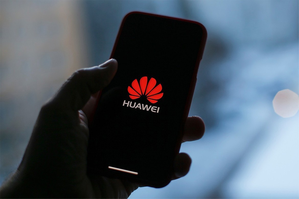 Huawei testa opção proprietária e pode lançar celulares com carregamento magnético